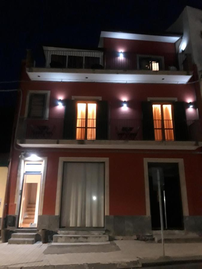 Bed & Breakfast Dietro Le Mura Aci Castello Exteriör bild