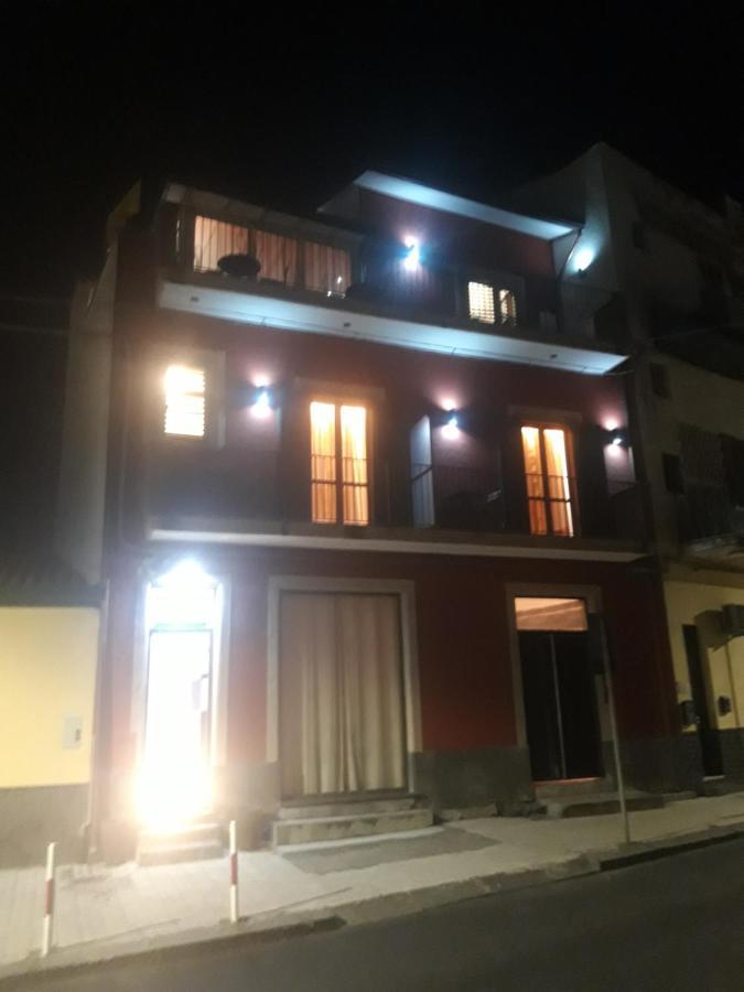 Bed & Breakfast Dietro Le Mura Aci Castello Exteriör bild