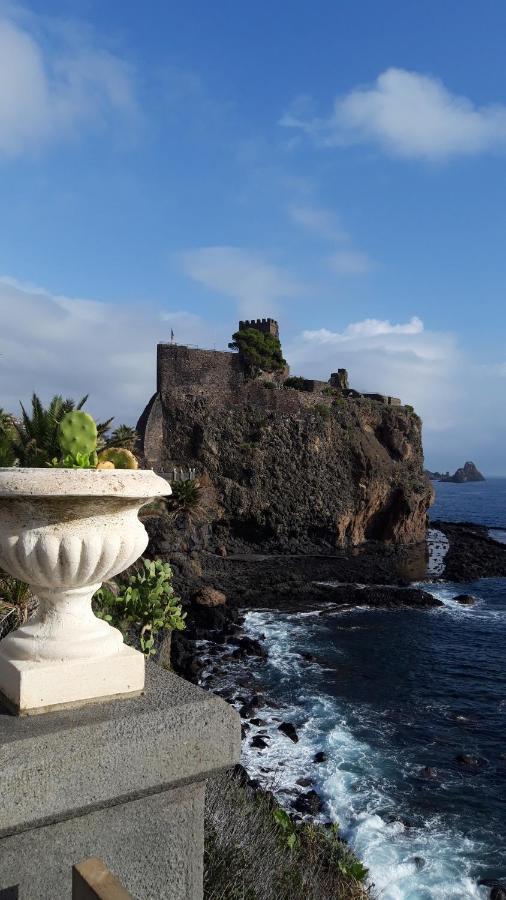 Bed & Breakfast Dietro Le Mura Aci Castello Exteriör bild