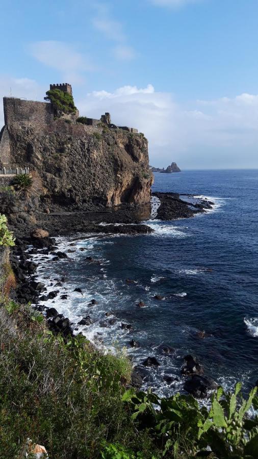 Bed & Breakfast Dietro Le Mura Aci Castello Exteriör bild